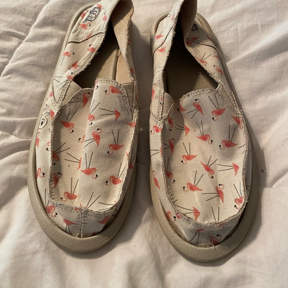 Women’s slip on flamingo Sanuks super cute & comfy!!!!